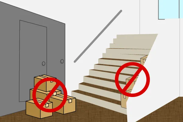 防火扉や階段の途中に段ボールなどの荷物が置いてあると避難の妨げになるので置かない