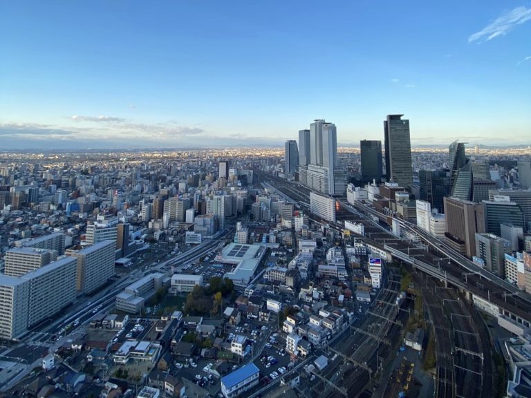 名古屋市を上空からみている景色